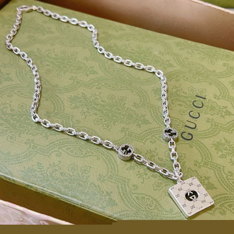 G*u*i necklaces
